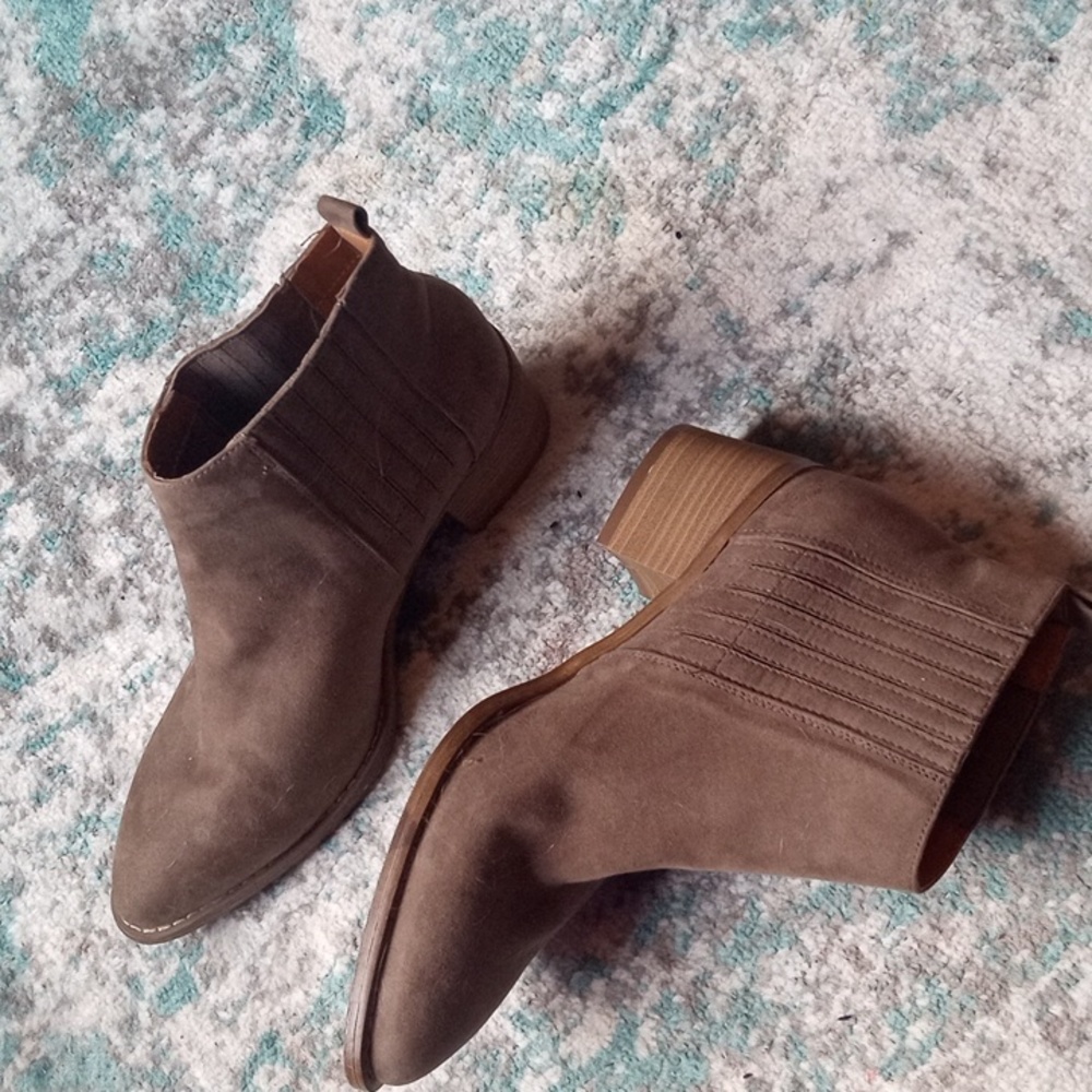 Universal Thread ankle boots size 10